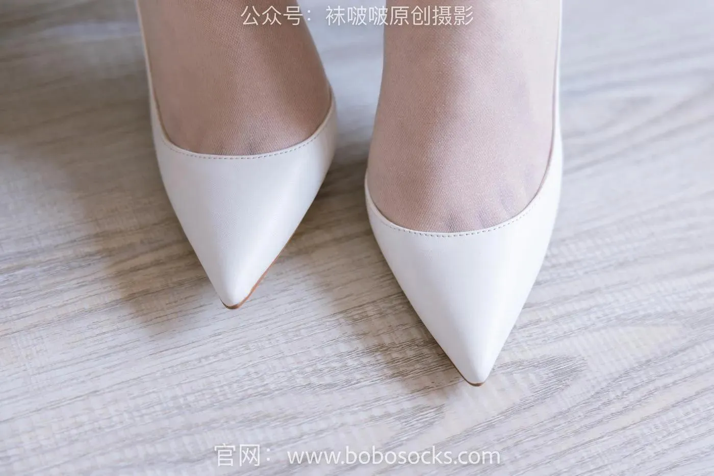 [BoBoSocks袜啵啵]NO.154 小甜豆-两双高跟鞋、珠光白丝、女仆装 [200P]插图3